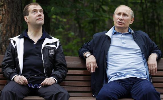 Путин и Медведев отчитались о доходах за прошлый год