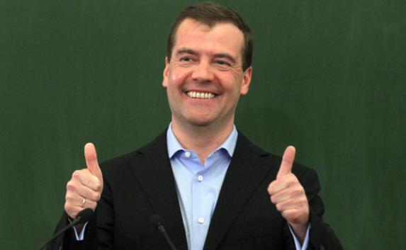 Медведев считает, что в Крыму стало лучше жить