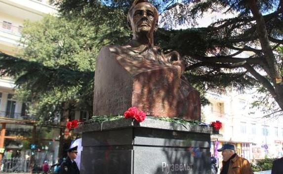 В Ялте торжественно открыли памятник Рузвельту