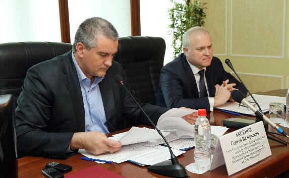 Аксёнов считает ректора КФУ «гирями» университета
