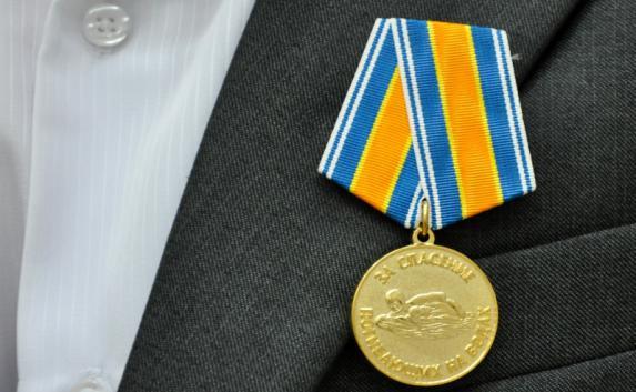 В Севастополе героя-спасателя наградили спустя 15 лет