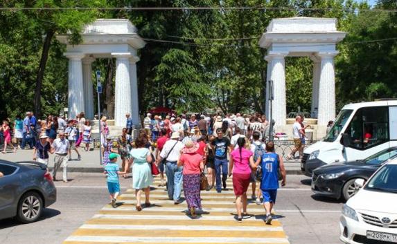 Не менее 250 тысяч туристов посетят Севастополь на майские праздники