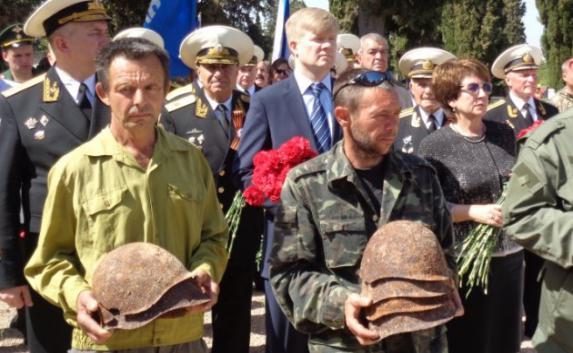 В Севастополе захоронили останки защитников города (фото)