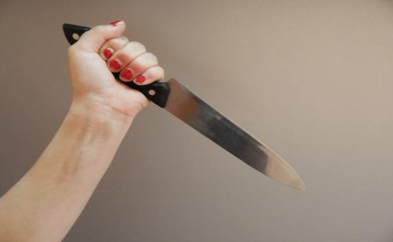 Крымчанка напала с ножом на хозяина мопеда, приняв его за вора