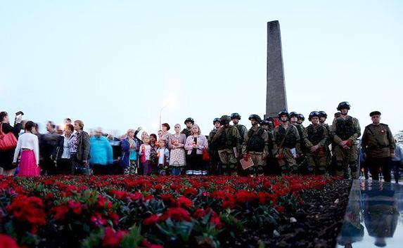 Тысячи крымчан почтили память погибших в концлагере «Красный» (фото)