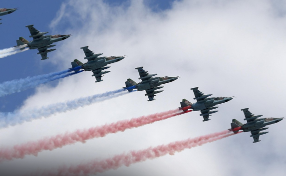 Уникальные съёмки репетиции авиации Парада Победы в Москве — видео