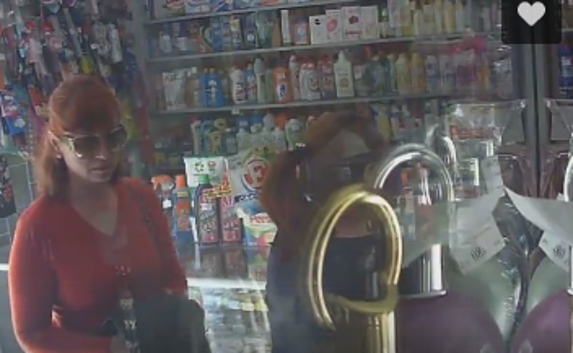 В Севастополе две «звезды ютуба» обворовали магазин — видео