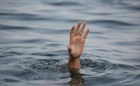 В Евпатории спасли пенсионера, упавшего с пирса в море