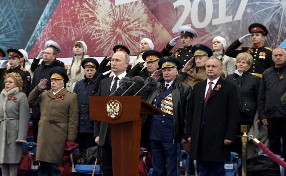 Путин поздравил россиян с Днём Победы (видео)