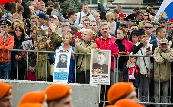 Парад Победы в Севастополе посетили втрое меньше зрителей, чем ожидалось