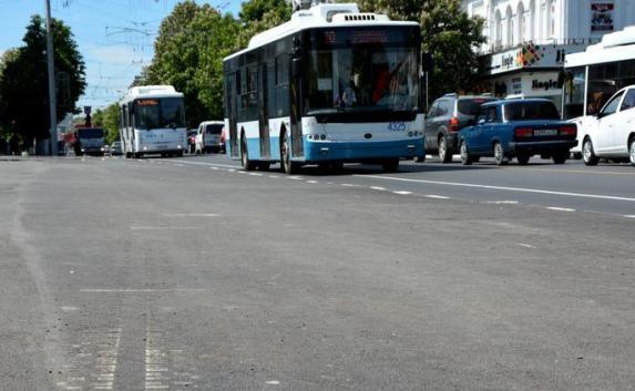 В Симферополе троллейбусы ездят по «встречке» из-за новой разметки