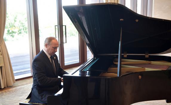 Путин сыграл на рояле в Китае (видео)