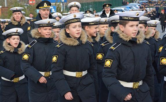 Севастопольским школам разрешили создавать кадетские классы