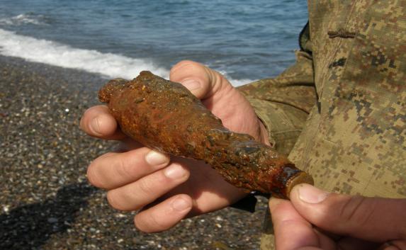 На крымском пляже нашли миномётные мины (фото)