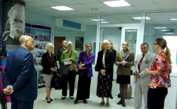 Делегация из США посетила КФУ и планирует визит в Севастополь