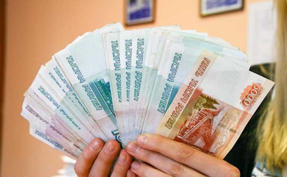 В Крыму чиновницы присвоили соцпособия на 6 миллионов рублей