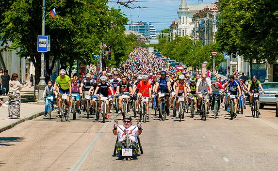 В Севастополе массовый велопробег собрал около тысячи велосипедистов (фото)