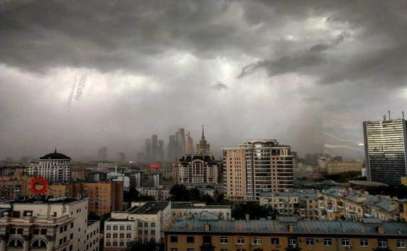 Ураган, убивший людей в Москве, может добраться до Крыма