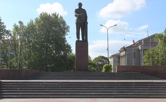 Симферополь участвует в опросе о переносе памятника Ленину