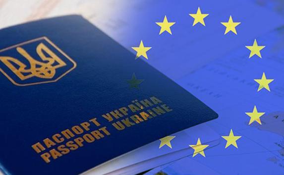 ЕС призвало Киев выдавать биометрические паспорта крымчанам