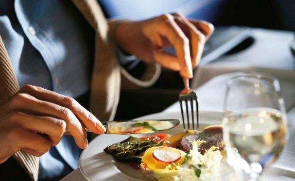 Обеды в крымских кафе за два года подорожали почти на 40%