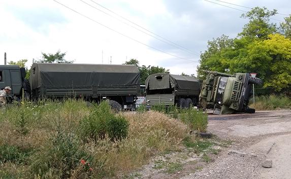В Крыму произошло ДТП с военным грузовиком (видео)