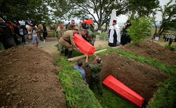 В Севастополе перезахоронили останки 126 защитников города (фото)