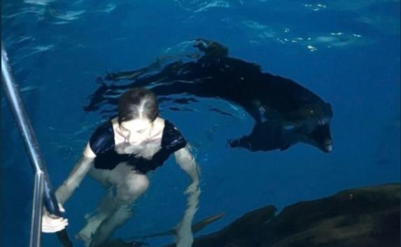 Поклонская поплавала с «галантными» дельфинами (фото)