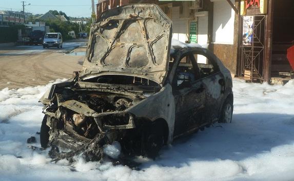 ДТП под Севастополем: в Любимовке дотла сгорела иномарка (фото)