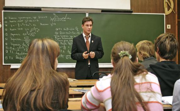 В Севастополе учитель обматерил школьницу и получил штраф