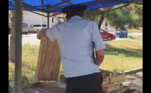 «Стоять, бояться!»: как полиция проверяет торговцев в Севастополе (видео)