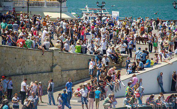 Более 100 тысяч человек приехали в Крым по «единому билету»