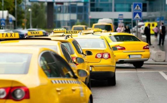 В Севастополе «выделят» легальных таксистов