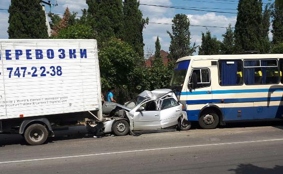 ДТП в Севастополе: фура и автобус смяли легковушку (фото, видео)