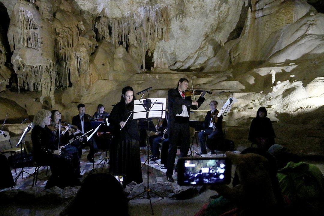 Мраморная пещера «зовет» любителей классической музыки (фото, видео)