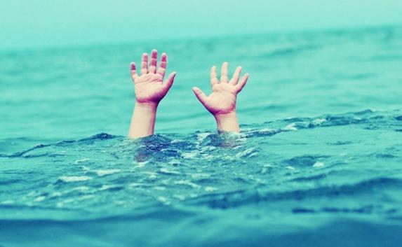 В Казачьей бухте Севастополя едва не утонул малыш
