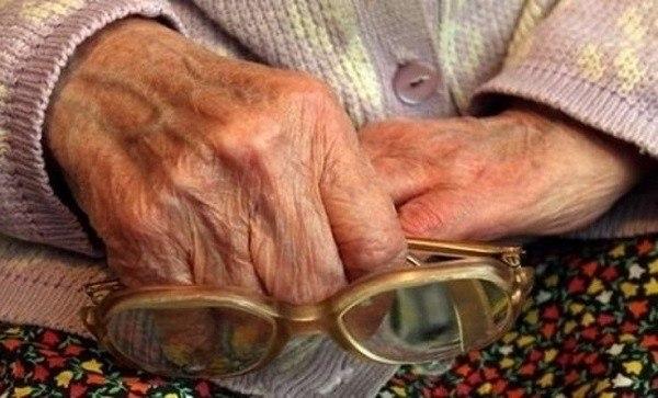 Мошенники пять раз за неделю обманули севастопольскую пенсионерку