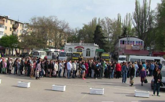 Закрытие рейда в Севастополе привело к толпам и обморокам 