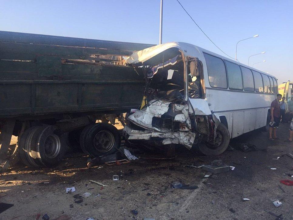 Автобус с детьми из Крыма столкнулся с легковушкой — есть жертвы (фото)