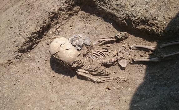На Керченском полуострове раскопали «могилу инопланетянина» (фото)