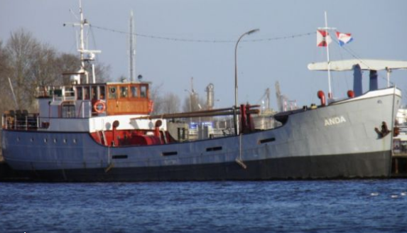 Моряков, спасенных с затонувшего сухогруза, доставят в Ялту