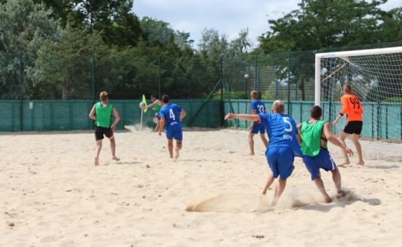 Крымское МЧС провело первый турнир по пляжному футболу