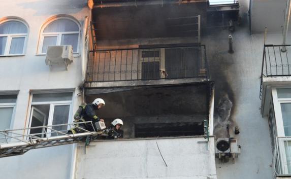 Огнеборцы спасли женщину с детьми на пожаре в Севастополе (фото)