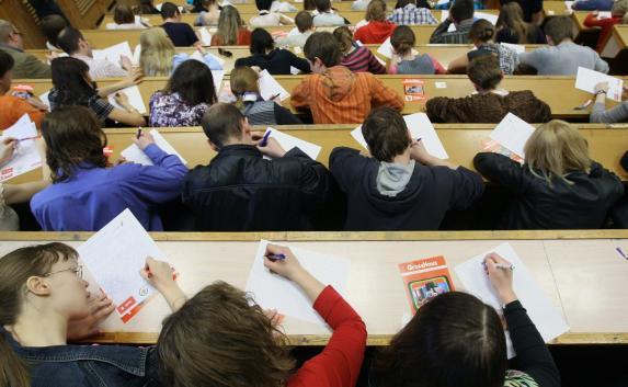 Студентам российских вузов повысят стипендию почти на 6% с 1 сентября 2017 года 