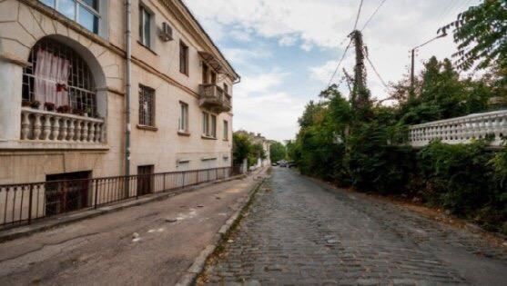 Власти Севастополя сохранят историческую брусчатку на ул. Василия Кучера