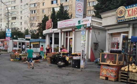 Севастопольцы возмущены торговцами, захватывающими улицы