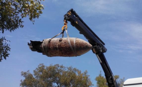 Бомбу весом в полтонны нашли в Керчи (фото)