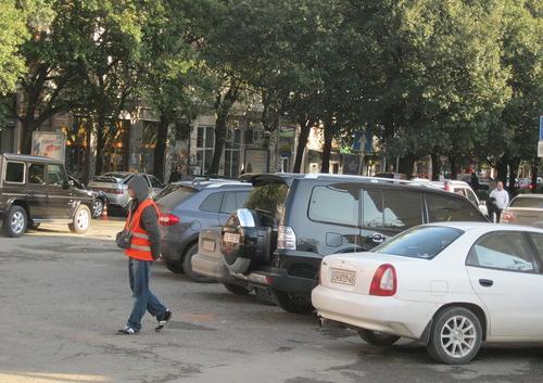 Две трети платных парковок в Ялте функционируют незаконно