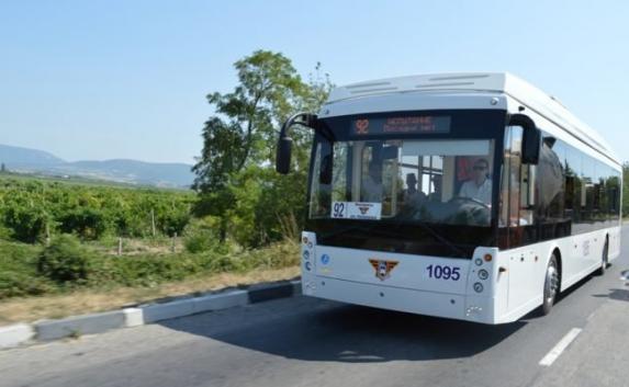 Троллейбусы №92 до Инкермана не могут попасть на остановку «5-ый  км» в Севастополе (видео)