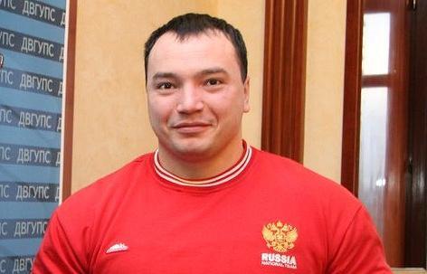Чемпион мира по пауэрлифтингу погиб во время драки в Хабаровске (видео)